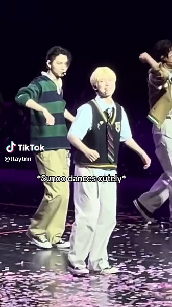 Sunoo's Cute Dance Makes Heeseung Crack Up!