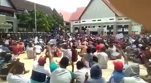 Papua Merdeka!! Papua Merdeka!! Despite colonial Indonesia closing down the internet to try and stop West Papuan people protesting for freedom 1000's of people marched to the Indonesian colonial buildings in Sorong Today. People of West Papua reject Indonesian colonial rasicm and call for a referendum on independence. Papua Merdeka!! Referendum ... Yes !! #Referendum | Free West Papua Campaign