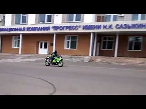 Yamaha YZF R1 2001 & Kawasaki ZX9R 2002 Wheelie