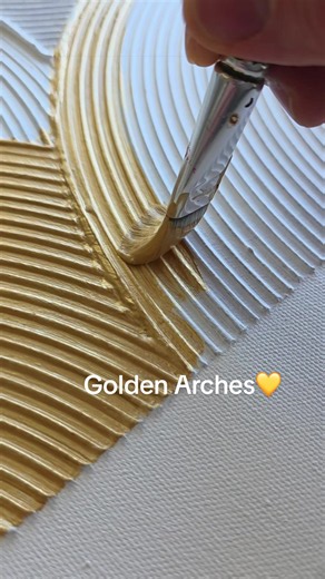 Classic Overlapping Arches Textured Art in Gold