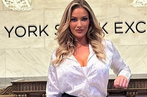 Golf Influencer Paige Spiranac Flaunts Her Long Legs And Thighs While Rocking Half-Buttoned Shirt And Miniskirt - BlackSportsOnline