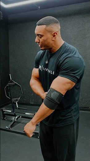 Have you ever used elbow wraps for Bench Press #larrywheels #benchpress