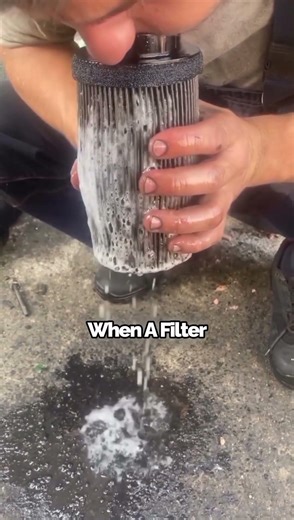 How an Oil Filter ACTUALLY Works! 🤯 #shorts #mechanic #carcare