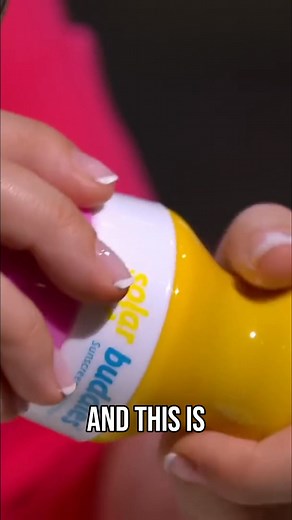 Discover the innovative functionality of a patented sponge and roller system, designed for effortless application of lotions and sunscreens. What makes it unique? The partnership between the sponge and the rollable applicator. #LotionApplication #SunscreenApplicator #PatentedTech #SkincareRoutine #BeautyHacks | Dragons' Den Global