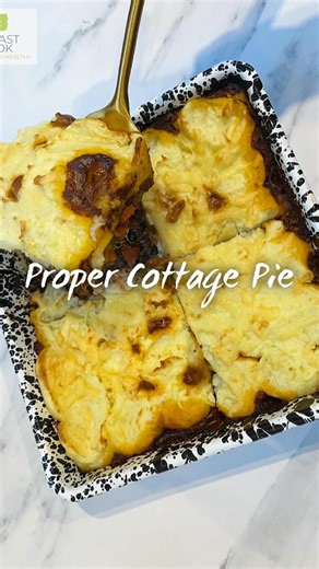 ⭐️ Proper Fit Fast Cottage Pie ⭐️ Thick, juicy, glossy beef filling with big, creamy mash blobs baked until golden and just crisp on top. Classic comfort, Fit Fast Cook style. Let me know if you’d like the recipe 👇Stuff that’s in it (serves 4) For the beef filling 1 tsp olive oil 1 large onion, finely chopped 2 carrots, diced 2 celery sticks, diced 1 tsp garlic granules 500 g 5% fat beef mince 1 tbsp tomato purée 1 tbsp Worcestershire sauce 1 tsp English mustard 1 tsp balsamic vinegar or a spla