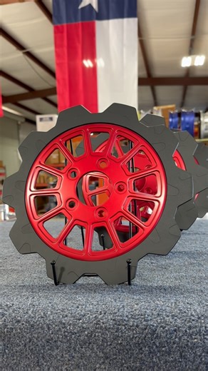 Custom red and black rotors 🤘🔥 These red rotors take custom color to another level and deliver a bold finish that ties the whole build together. For the best results, use our Z Plus pads to protect your finish and receive a lifetime warpage warranty when paired with Lyndall rotors. Note: Contact us directly for custom colors. This option is not available on our website, so reach us at (512)667-6414 or send a DM #lyndalloneverything #lyndallequipped #lyndallwheels #lyndallbrakes #lyndallrotors 
