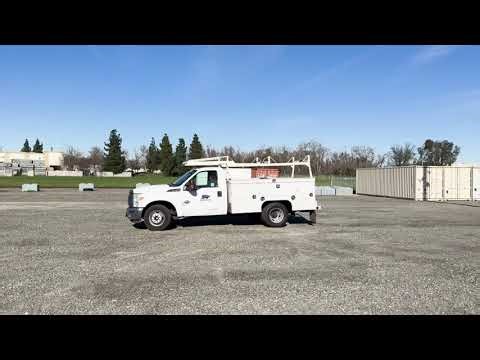 Lot 0102: 2016 Ford F-350 Super Duty Utility Truck