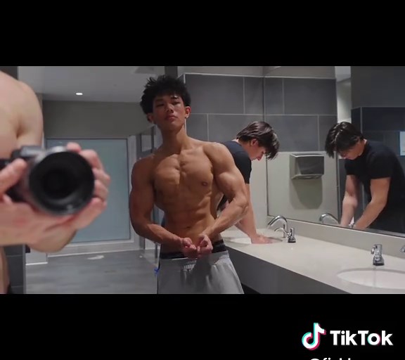 Take me back to 2016 era #asian #gymtok #gymmotivation #backmuscles | Back Exercises