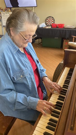 457K views · 10K reactions | Look who is playing for us 殺 I came and visited mommy today… she is feeling better and after we sang a couple of songs she walked down to the cafeteria and started playing some old hymns she knew… yay!!!! Awww…. Precious殺珞 | Rhonda Michelle | Facebook