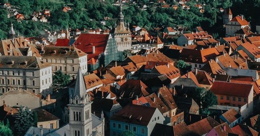 La pas prin Cetatea Sighișoara. Lucruri pe care le vezi numai în orașul-muzeu cu farmec medieval FOTO VIDEO