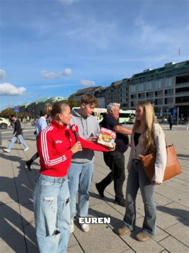 Gutes Frühstück, Kaffee oder Lieblingsmensch – was ist euer Go-To? 🥣🍂 #kelloggs #herbstmorgen #streetinterview