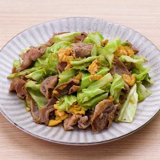 食べ応え抜群！ 豚肉とキャベツの卵にんにく醤油炒めのレシピ動画・作り方 | デリッシュキッチン