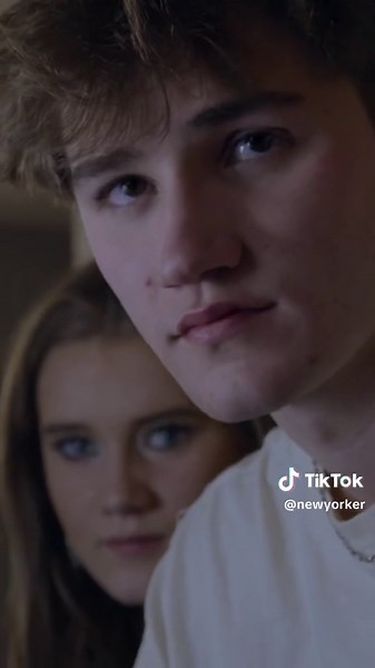 “Alpha Kings,” a short documentary by Enrique Pedráza-Botero and Faye Tsakas, captures a group of friends who make their living by practicing financial domination, known as findom. Watch the full film at the link in our bio. #documentary #film #shortfilm #genz