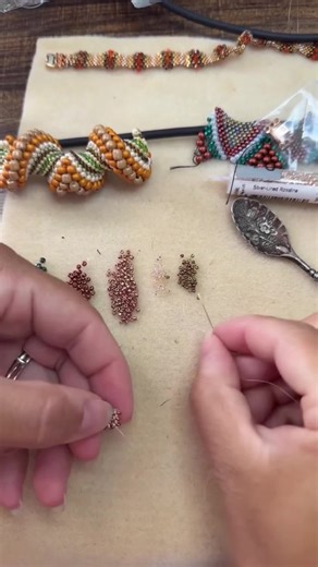 Start beading ♥️🫶🏼 it’s an incredible journey #beadedjewelry #beading #art #tiktoklive #livehighlights