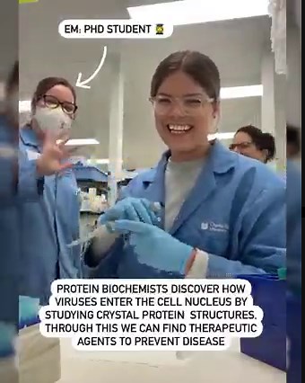 🥼 Lab coats, test tubes, crystals, proteins and viruses ... it's all in a day's work for medical science student Ash! For #NationalScienceWeek, Ash gives us a sneak peek into her team's research! You don't see this every day, thanks Ash. 👍 | Charles Sturt University