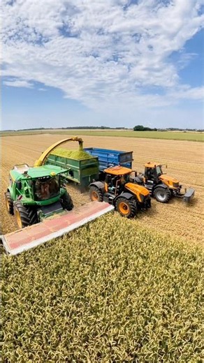 Trailer Swap John Deere 9900i forage Harvester Rye #silage
