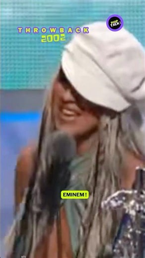 Christina Aguilera remet un prix à Eminem après leur fight 🥊 #christinaaguilera #eminem #drama