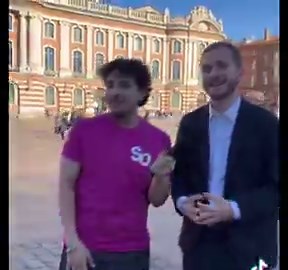 Avant Master Poulet, et en totale opposition avec son programme, LFI, par pur électoralisme, avait déjà fait de la publicité pour des entreprises privées de malbouffe sur les réseaux sociaux. Un exemple concret ci-dessous avec le député LFI Piquemal et l’entreprise « so crusty ».