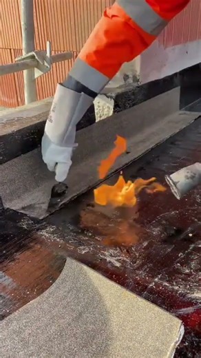 the process of installing carpet on the edge of the mini building fence wall #construction #shorts