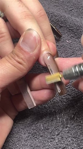 Sliver Chrome Gel Abstract 💅🏼 New Product Alert 🚨 Code TNBender 60% Beginner/Advance 2 day workshop Seattle Washington 📍Dec 2&3rd Queens , NY 📍Dec 10-11thATL, GA 📍 Feb 3-4th Link ⬆️ ⬆️ ⬆️ BIO #TheNailbender #abstractart #nailinspo #nailinspiration #nailart #nailsdesign #abstractnails #chromenails #icenails #grinchnails #christmastime #blingnails #christmasnails #christmastree #SnowNails | The Nail Bender 盛