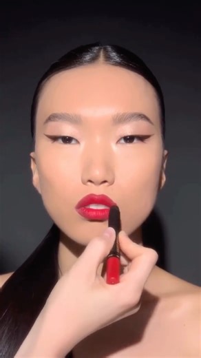 @patmcgrathreal on Instagram: "❤️ SCULPTED GLAMOUR ❤️ Bold definition meets bold color intensity as Dramatique Mega Lip Pencil takes form on @_narajackson with ‘Flesh 3’ and ‘Elson’. A powerful statement, perfected. ✨ Shop now at PATMcGRATH.COM⁠ ⁠ Major Artistry by: @malvina_isfan"