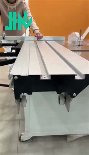 Easy-to-use Sliding Panel Saw