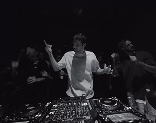 fred again.. feed on Instagram: "Fred again.., Skin On Skin & BEAM - the floor - fred remix & skin on skin remix is out now! 😤 WEEK 3/10 ✅ @skin0nskin @whoisbeam"