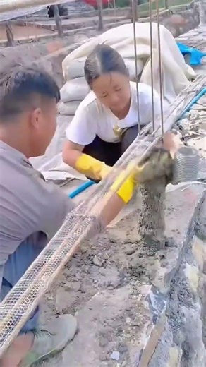 Innovative Way to Build Concrete Columns Using Simple Tools and Wire Mesh