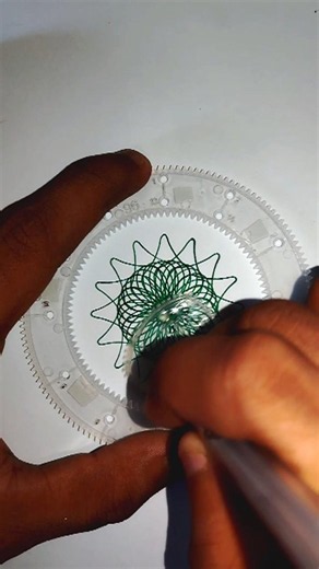 A beautiful spirograph using one color 🟢 #spirograph #spirographdesigns #spirographasmr #shorts