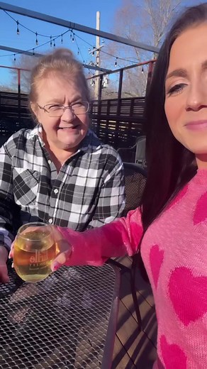 Momma is in town 🥹