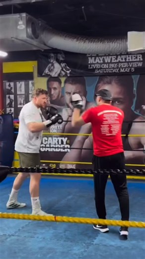 4.7K views · 33 reactions | Thomas Carty back in The Gym 퐀퐒 퐇퐄 퐒퐌퐀퐒퐇퐄퐒 퐓퐇퐄 퐏퐀퐃퐒 with Celtic Warrior Head Gaffer Pascal Collins. Great to see Thomas back and hopefully we see him out soon. | Irish-Boxing.Com | Facebook
