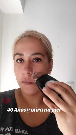 La Galvanica Facial es una máquina que trabaja con corriente galvanica que entre sus funciones permite que los productos lleguen a la capa más profunda de la piel así aprovechando un 90% más!! Además estimula la producción de colágeno y elastina de manera natural, lo que penetrar los productos es la ciencia exclusiva de Nu Skin que se llama ageLoc es una molécula de re encender los genes que se van apagando y por eso salen los signos del envejecimiento. #pielsaludable #pielradiante #galvanicafac