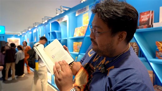 Meet Filipino public historian Prof. Xiao Chua at the Vibal booth in #MIBF2025! Join his special book signing on September 13, 2025 from 1:00 to 2:00 PM. See you at the Manila International Book Fair! #MIBF #VibalAtMIBF #MIBF | Vibal Group