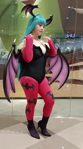Morrigan from Darkstalkers 🦇#morrigan #morrigancosplay #morriganaensland #darkstalkers #marvelvscapcom #cosplay #cosplayers #cosplaying #costume #props #crafting #CapCut
