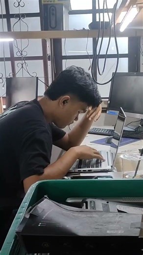 Lagi install laptop malah ketiduran 🔥🔥