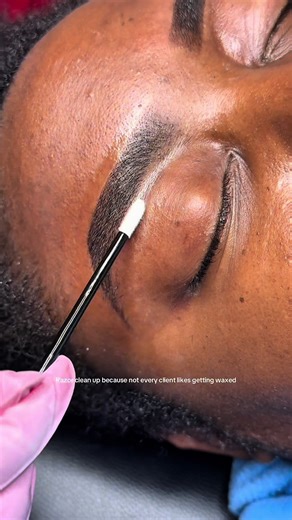 Brow Wax vs. Razor Shave: Which Is Better for Your Eyebrows?