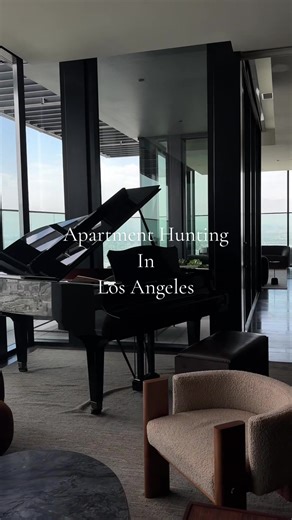 Am I tripping about the colors clashing lol? #apartnenttour #apartmenthunting