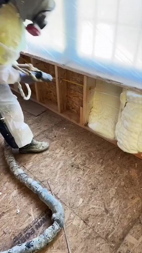 27K views · 163 reactions | Espuma expansiva em ação e crescendo. Créditos: insulationprony | Engenharia Fantástica | Facebook