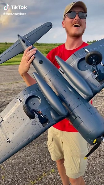 Nothing better than some good looking retracts #warbird #corsair #f4ucorsair #rcplane #rc #cool #retracts @thercsaylors