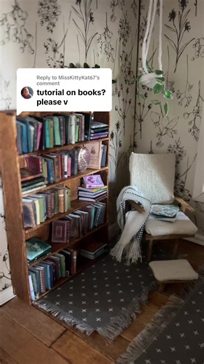 Replying to @MissKittyKat67 mini book tutorial 📚 #dollhouse #miniatures #dollhouseminiatures #tutorials #miniature