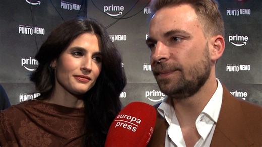 José María Almoguera y María La Jerezana posan por primera vez en un evento y responden a Paola Olmedo