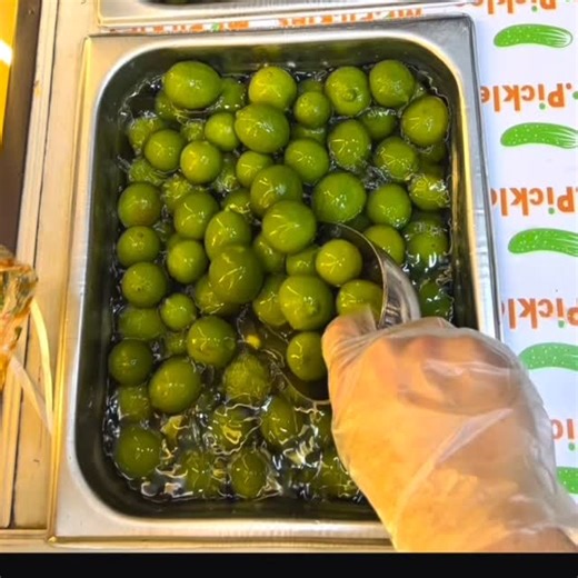 Mr.pickles🫒 on Instagram‎: "الليمون الأخضر من مستر بيكلز… مش بس مخلل، ده حالة مزاج 🍋💚 طعمه يطير العقل ومذاذته تحلي الأكل🤯 عنوانا 📍طنطا ش:حافظ المنشاوي: من ش النحاس بجوار اسماك البحار أول سوق الجبان 📍للطلب أونلاين اتصل على: 📞01101535011 📞01101535010"‎