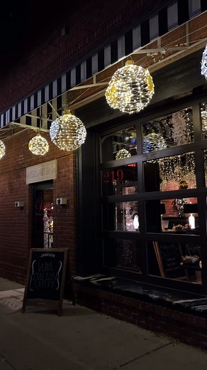 ✨ Experience White Christmas at Vetta - starting TONIGHT! ✨ Our restaurant has transformed into a winter wonderland filled with glowing lights, festive cocktails, and cozy holiday ambiance! 🎹 Live piano Thursdays & Saturdays 6-9pm 🍝 Classic Italian food ❄️ Open until Jan 3rd 📍 Downtown Lee’s Summit | 219 SE Main St Tag your holiday dinner crew! This is the Christmas pop-up you don’t want to miss! 🍷 🔗 LINK TO BOOK YOUR SPOT: https://tables.toasttab.com/restaurants/7965955d-2d87-4c9c-8daa-142