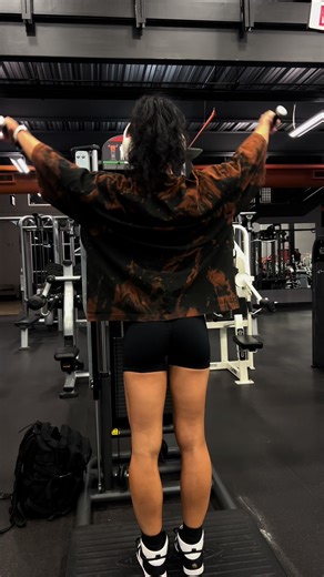 Getting this reverse right #fyp #bikini #shoulders #upperbody #gymtock
