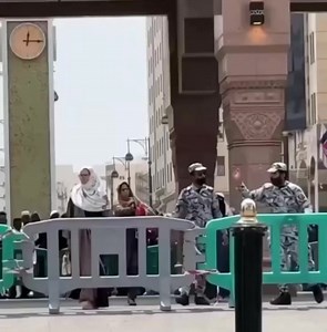 Saudi Arabia’s strict laws in action! Watch what happens when a woman slaps a security officer on duty 🇸🇦⚖️ | Islam and Quran