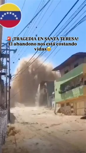 Chusmero 24/7 | Actualidad Digital on Instagram: "🚨 ¡TRAGEDIA EN SANTA TERESA! El abandono nos está costando vidas ¡Lo que faltaba! Mientras el país intenta navegar en aguas de cambio, en Santa Teresa del Tuy el agua literalmente barrió con los sueños de nuestra gente. No fue una simple gotera: se reventó una tubería matriz en el sector La Ceiba y la fuerza del desastre fue tal que ya reportamos un fallecido y varias casas vueltas escombros. Lo que sabemos (y lo que no quieren que sepas): El es