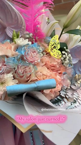 “I’ll take a side of flowers with my feather, please”😆😭 A bubblegum dream of a bouquet topped with a giant feather to mark 1 whole year of salon success, celebrating the only way we know how… extra! 💖🎉 #salonnewcastle #salonopening #florist #newcastleupontyne #fyp