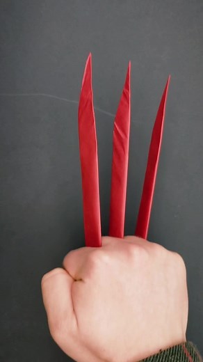 Paper Wolverine's CLAWS 🥷 . . . #papercrafts #origami #diy #paperclaws #claws #wolverine