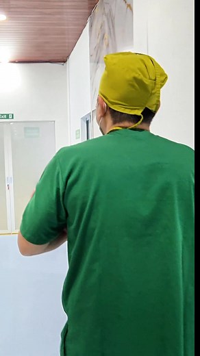 🩺 **Demam Berdarah pada Anak: Harus Waspada!** DBD bisa memburuk dengan cepat, jadi orang tua wajib mengenali tanda-tandanya: ⚠️ **Gejala yang perlu diperhatikan:** • Demam tinggi mendadak • Muntah terus • Bintik merah di kulit • Mimisan atau gusi berdarah • Anak tampak lemas sekali • Nyeri perut hebat Segera bawa ke fasilitas kesehatan jika muncul tanda bahaya. Jangan tunggu sampai terlambat ya, Bun 💙 🎥 Video dibuat & diunggah dengan persetujuan tertulis pasien & keluarga untuk edukasi. @pen