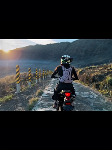 Trying new experience 🏍⛰️🍃 #bromo #trail #trailadventure #fyp #nature